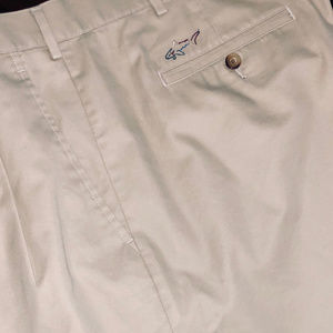 Men's Greg Norman Shark Golf Shorts Khaki 40 NWOT
